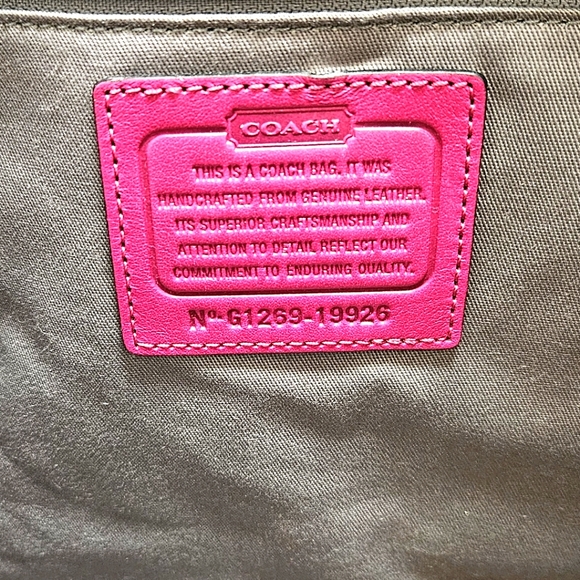 ⭐️ Super Hot and 🔥RARE🔥 Coach Legacy Candace Tote ⭐️ - Picture 8 of 10